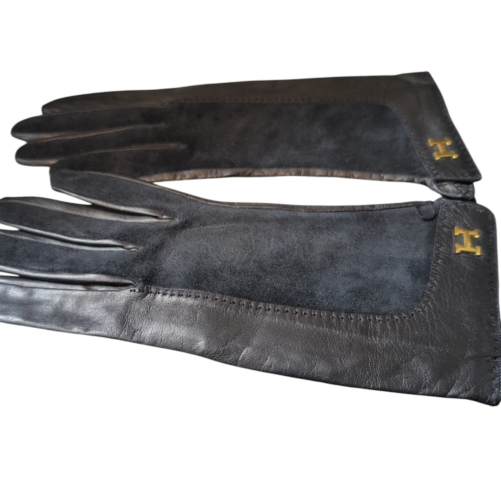 New Vintage Hermes Elegant Black Suede Leather Gloves with Gold Accents Lined 7
